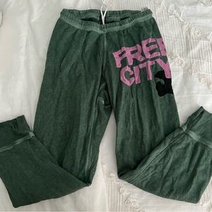Freecity Cropped Sweatpants